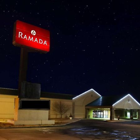 Ramada By Wyndham Mitchell Hotel & Conference Center Exterior foto